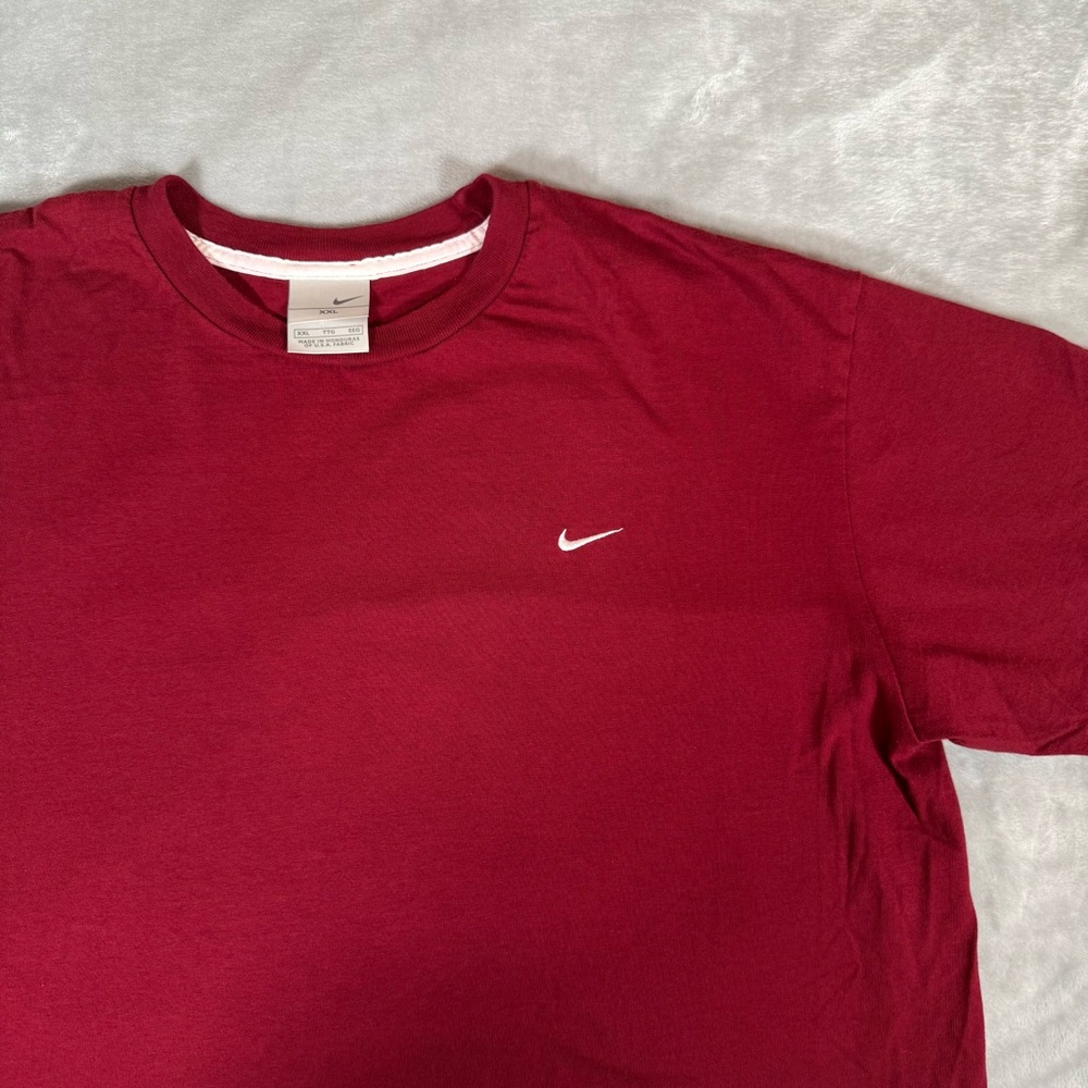 Vintage Nike Embroidered Swoosh Logo T Shirt Mens 2XL Cropped Fit Dark Red Y2K - Picture 3 of 6